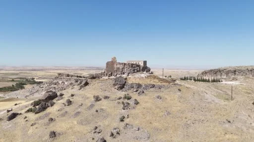 Yüksek Kilise yerli ve yabancı turistleri ağırlamaya devam ediyor