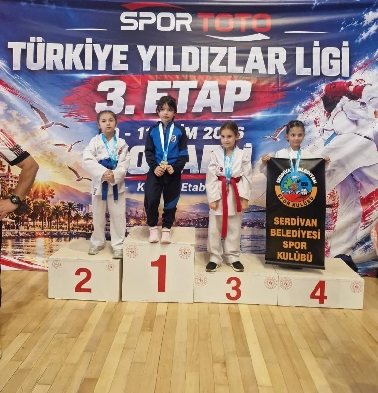 Kartepe Belediyespor karate takımından 18 madalya