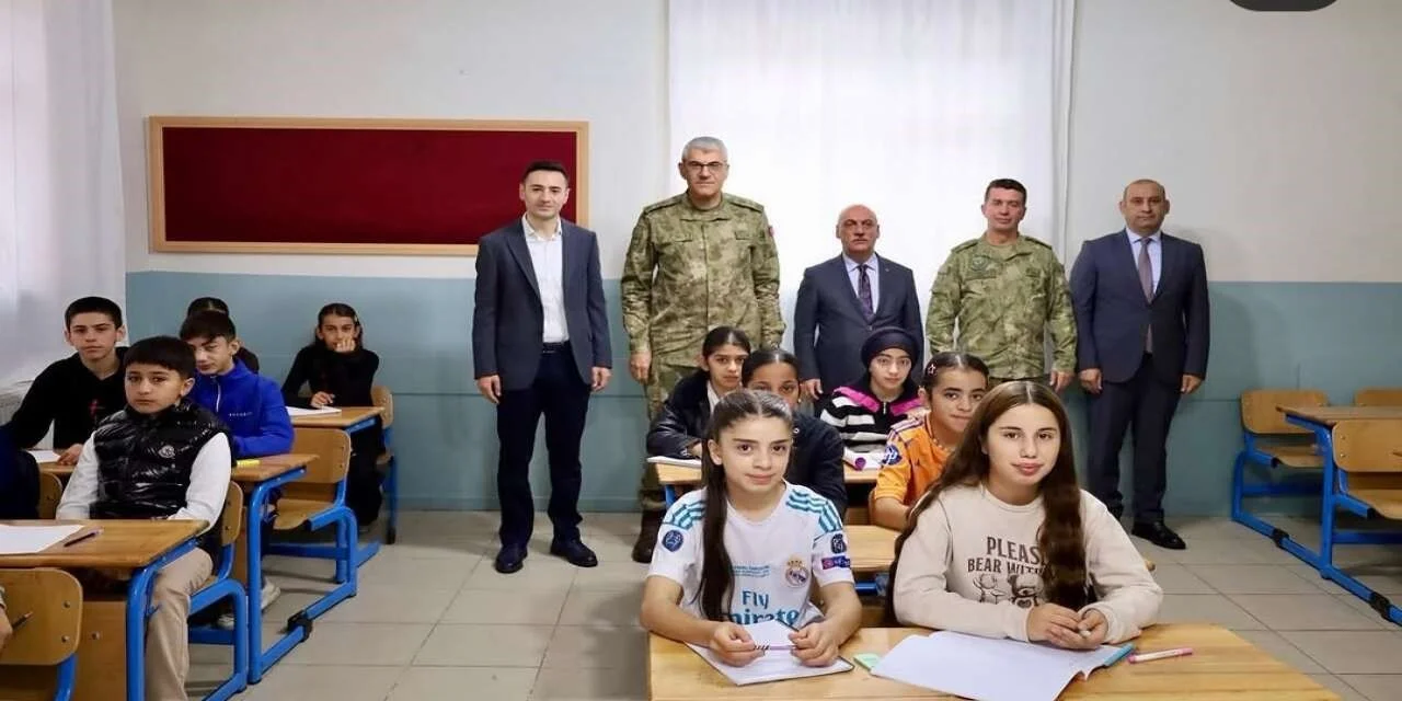 Şırnak’ta Mehmetçik’ten öğrencilere eğitim desteği
