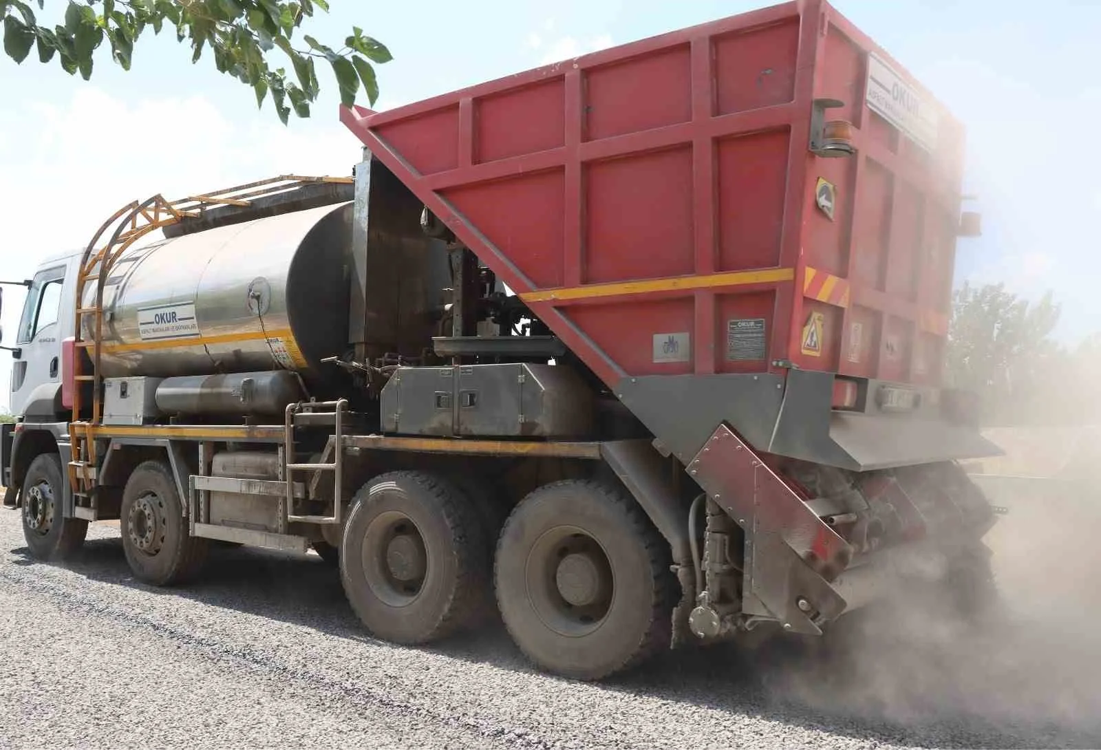 Birecik’te 40 kilometrelik grup yolunda asfalt çalışmaları tamamlandı