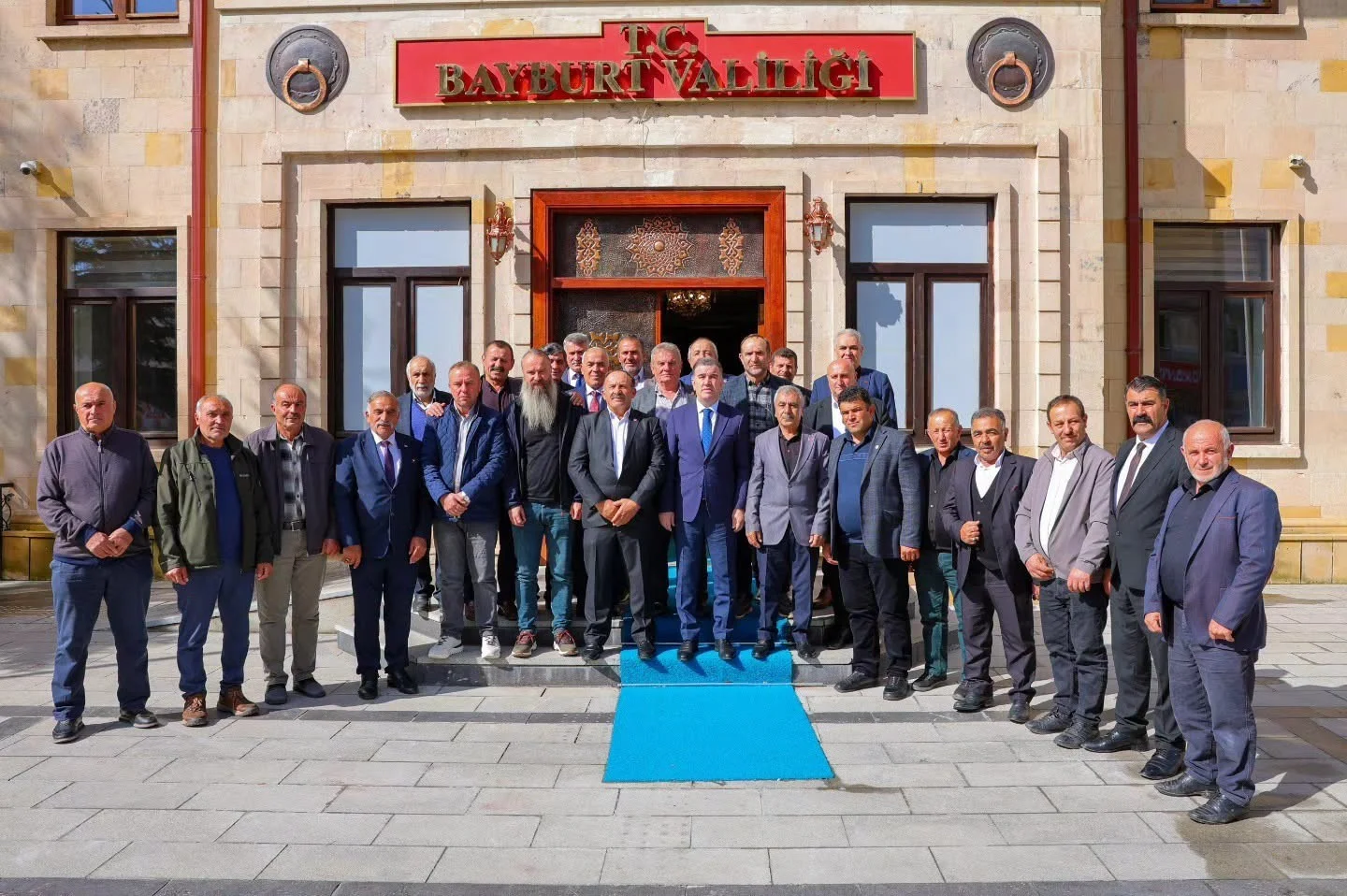 Vali Eldivan muhtarlarla bir araya geldi