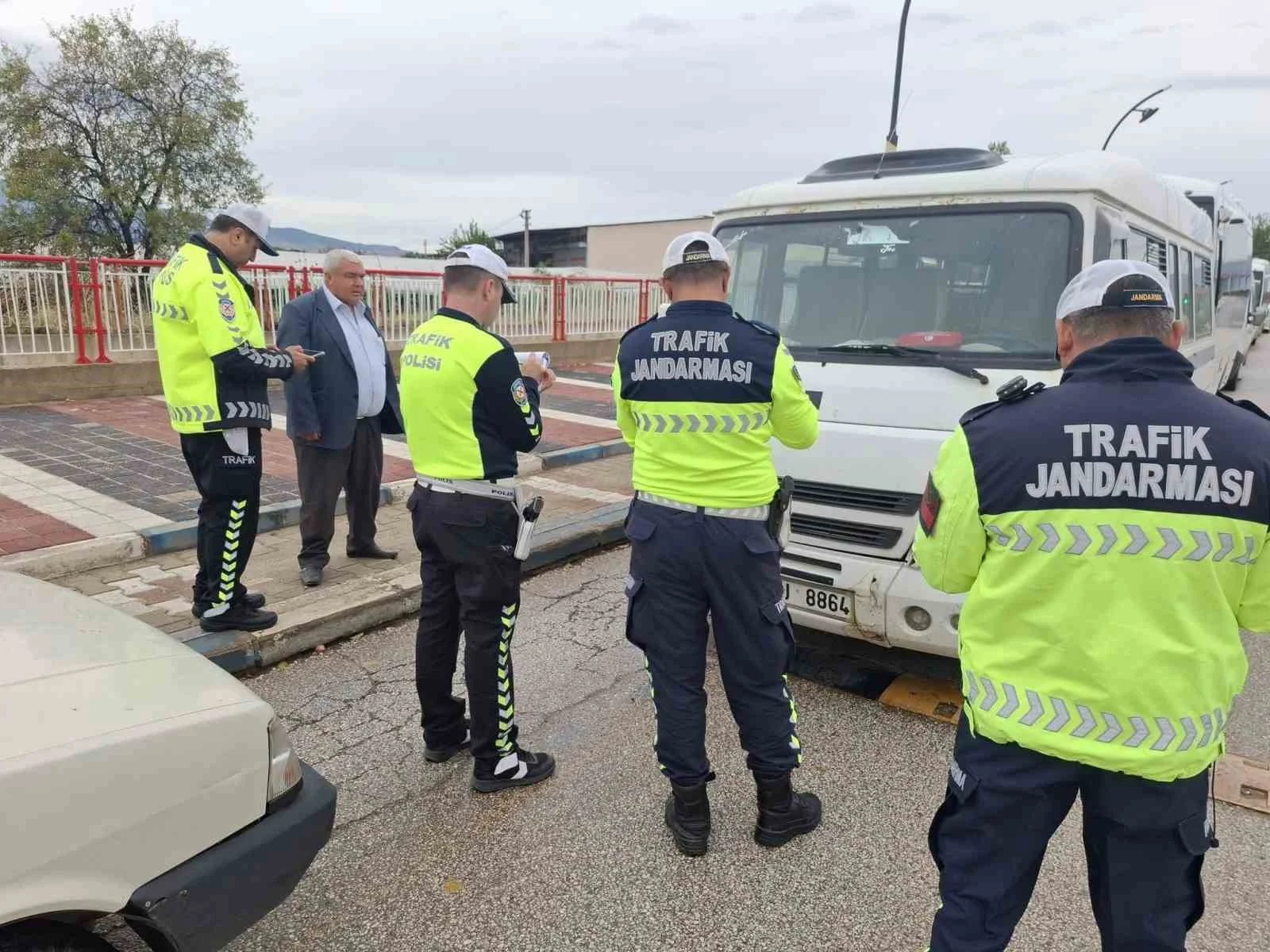 Öğrencilerin güvenli ulaşımı için servis araçları mercek altına alındı