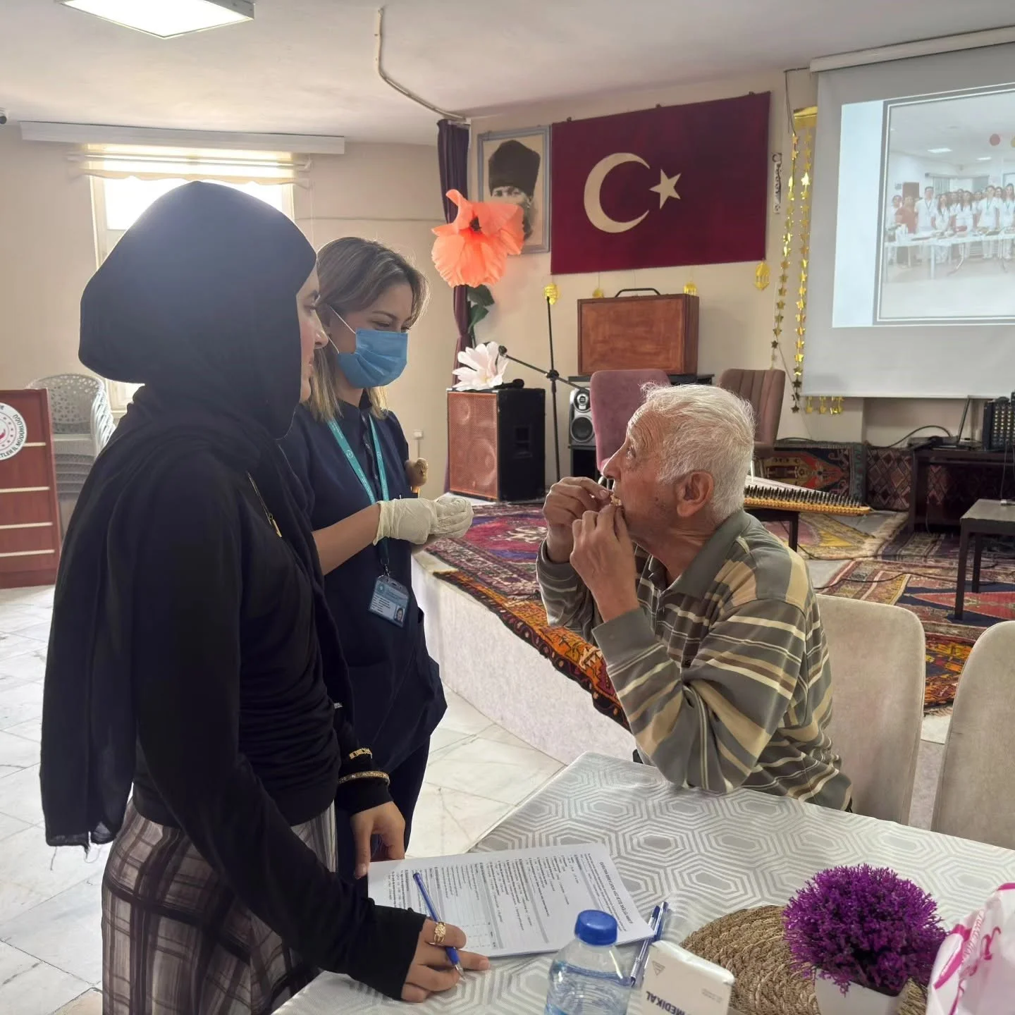 Huzurevi sakinlerine ağız ve diş sağlığı taraması