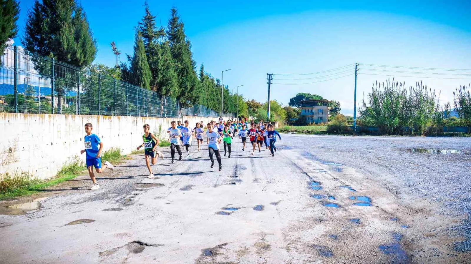 Aydın’da kros heyecanına 281 sporcu katıldı