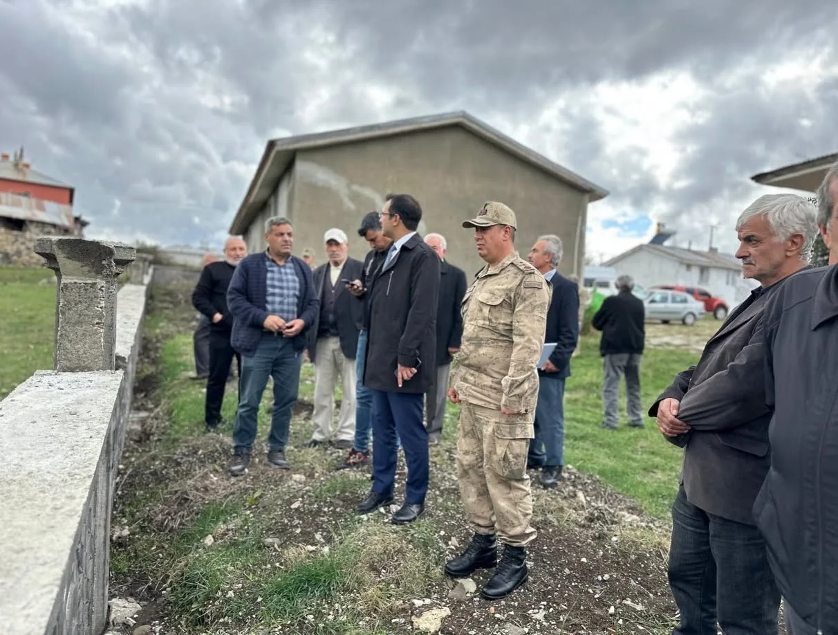 Refahiye Kaymakamı Taşkıran Kalkancı köyünde vatandaşlarla buluştu