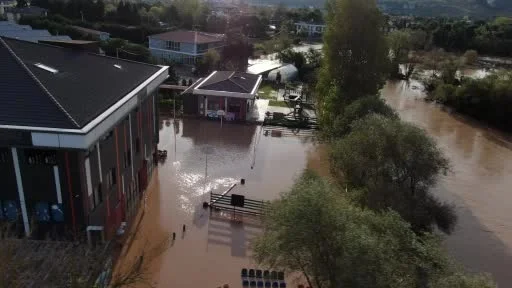 Şile’de dere taştı, ev ve villaları su bastı
