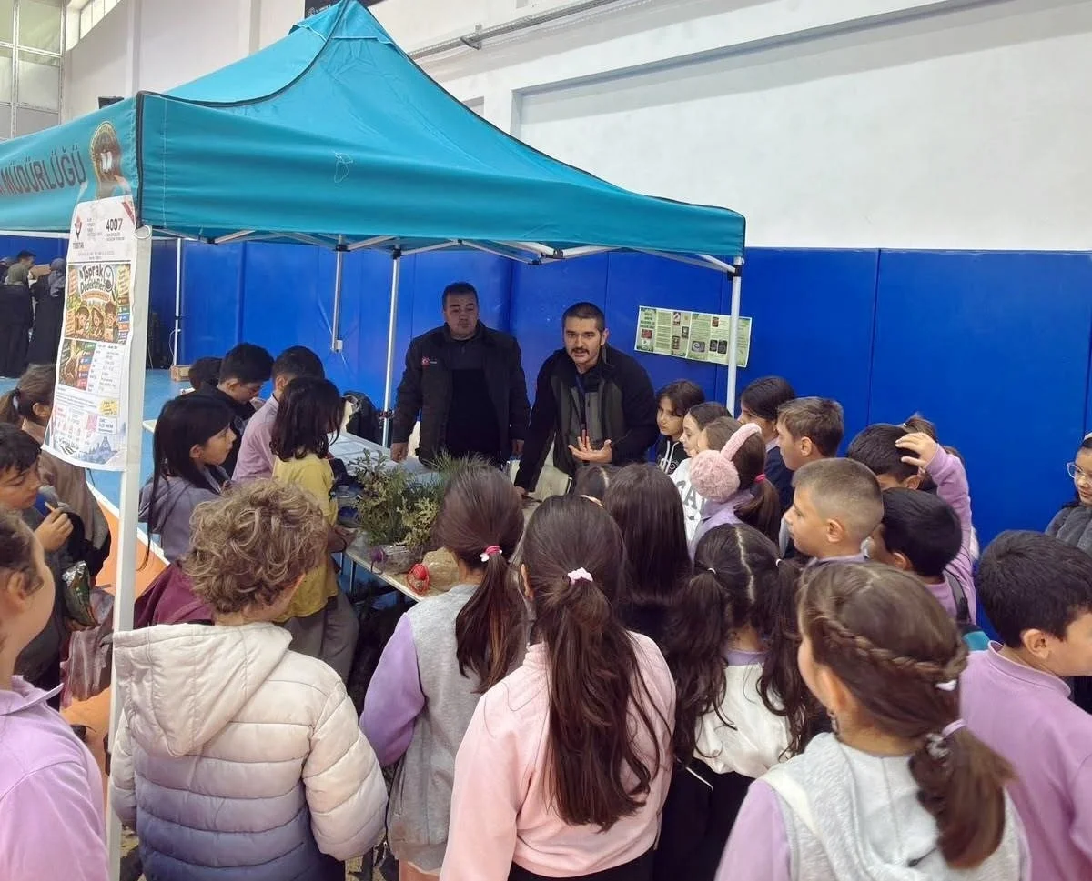 Emet’te Bilim Festivali’nde çocuklara erozyon eğitimi
