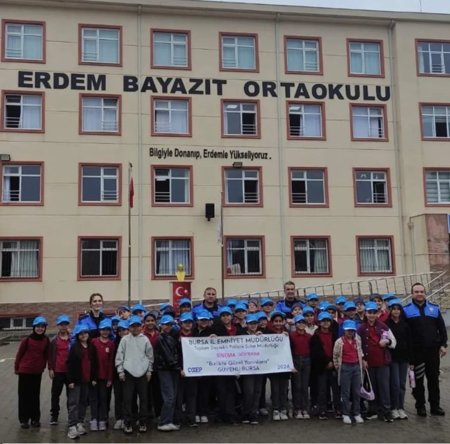 Bursa’da polis, 48 öğrenciyi sinemayla buluşturdu