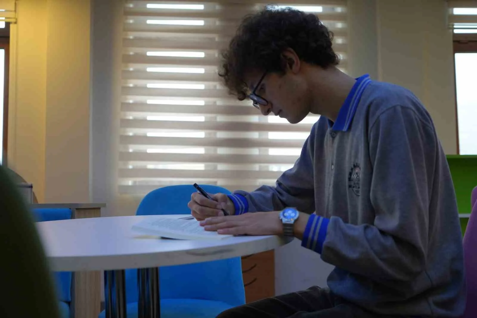 Meslek lisesi öğrencisinin edebiyat tutkusu romana dönüştü: 4 ayda kitap yazdı