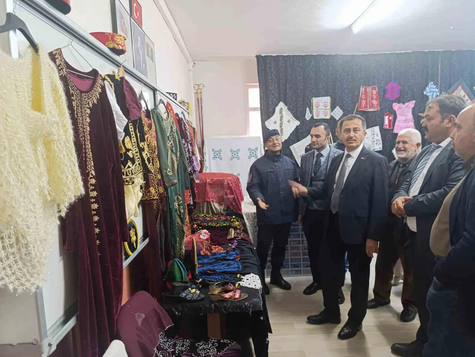 Bolvadin’de Ceylan Emet İlkokulu "Kültür Evi" açıldı
