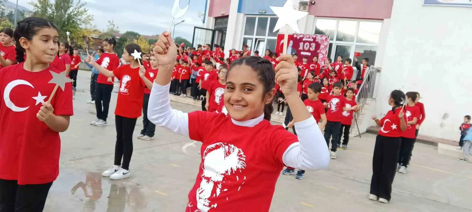 Manisa’da okullarda cumhuriyet coşkusu yaşandı