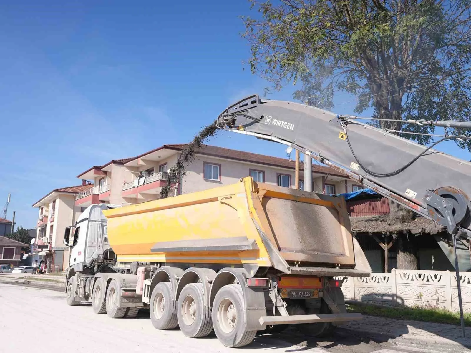 Asfalt çalışmaları 24 saat sistemine döndü