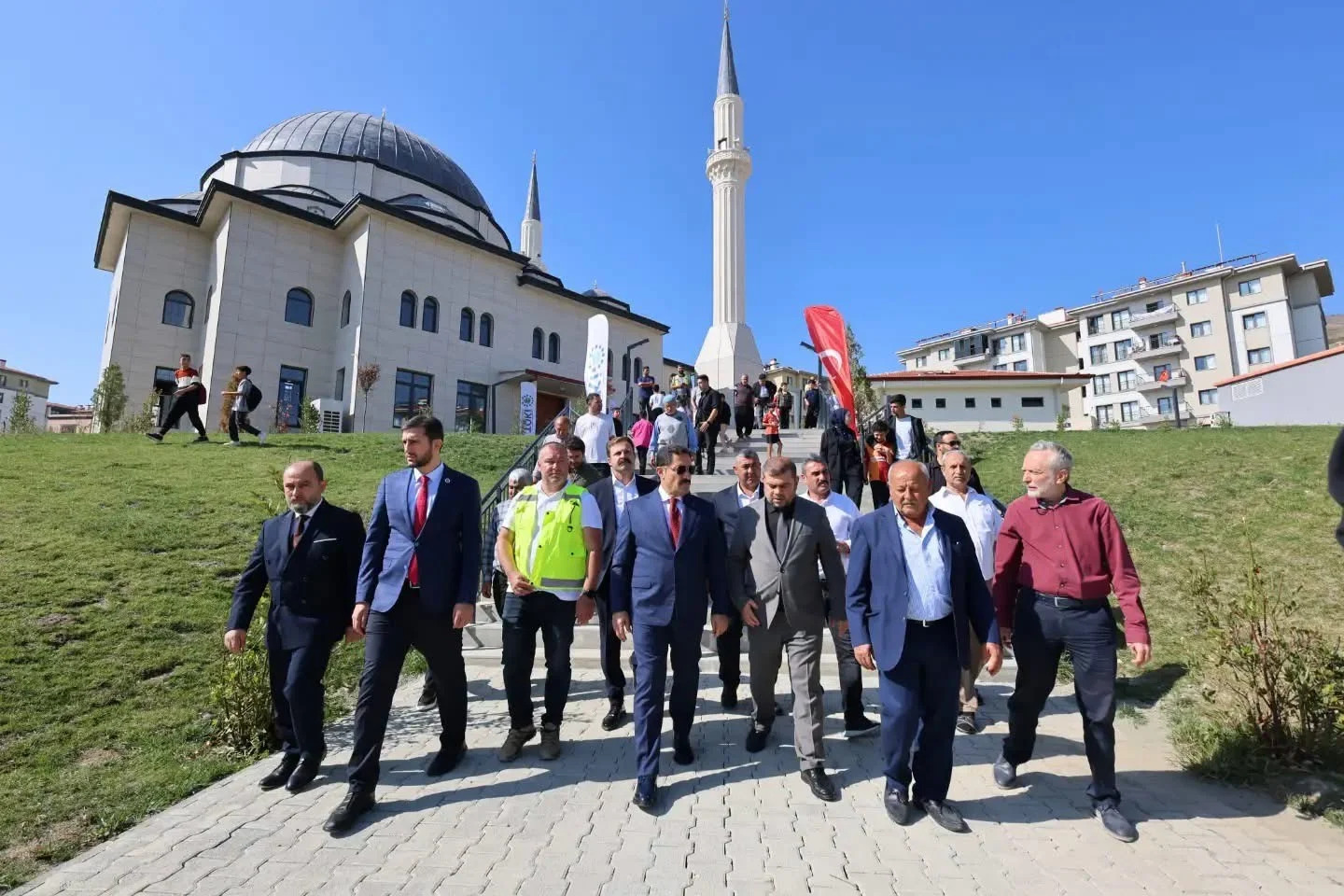 Hatay’da deprem sonrası inşa edilen 138. cami ibadete açıldı