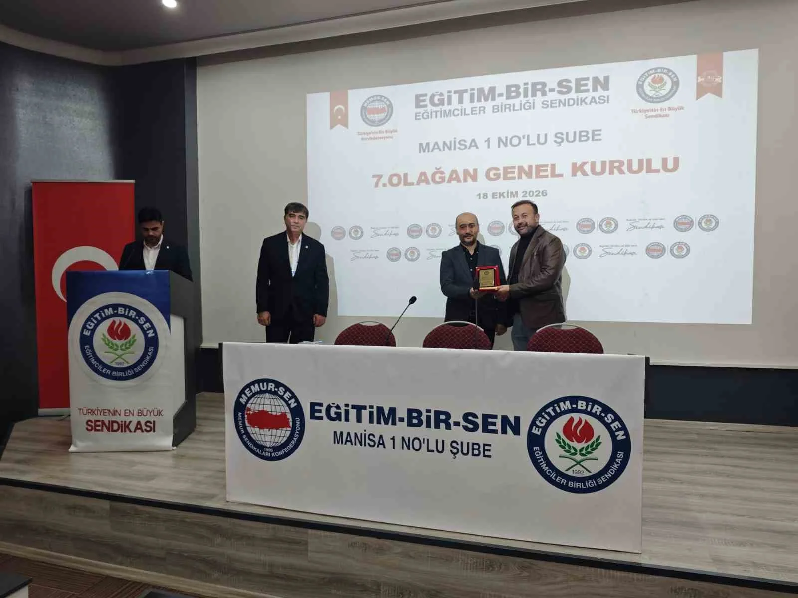 Eğitim-Bir-Sen Manisa’da Ahmet Yasav güven tazeledi