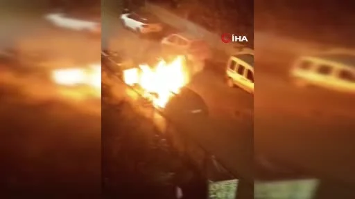 Samsun’da park halindeki otomobil alev alev yandı