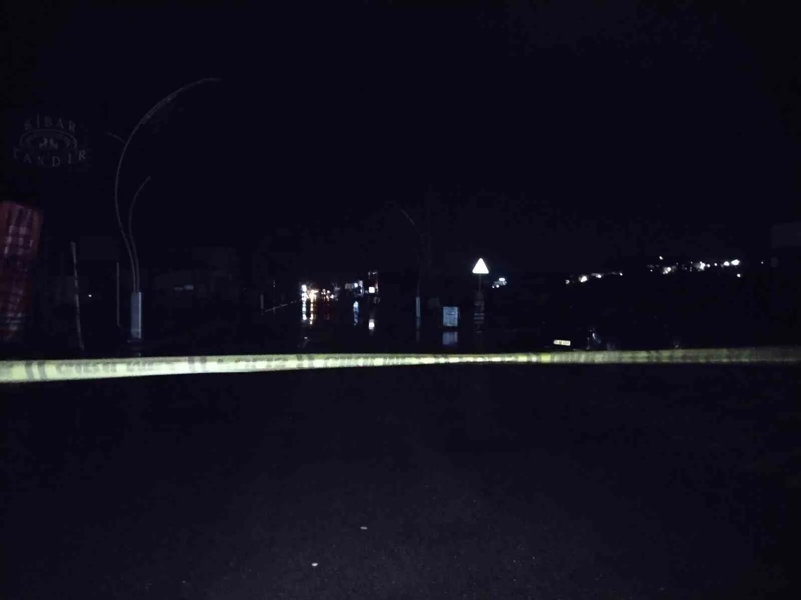 Şile’de şiddetli yağış nedeniyle cadde ulaşıma kapandı