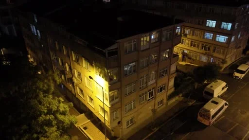 Eyüpsultan’da 5 katlı riskli bina tahliye edilerek mühürlendi