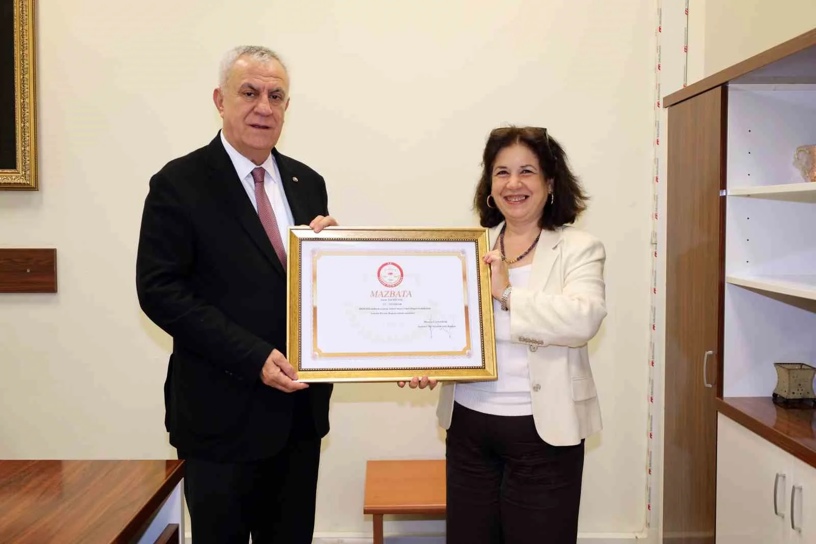 ADASO Başkanı Zeki Kıvanç mazbatasını aldı