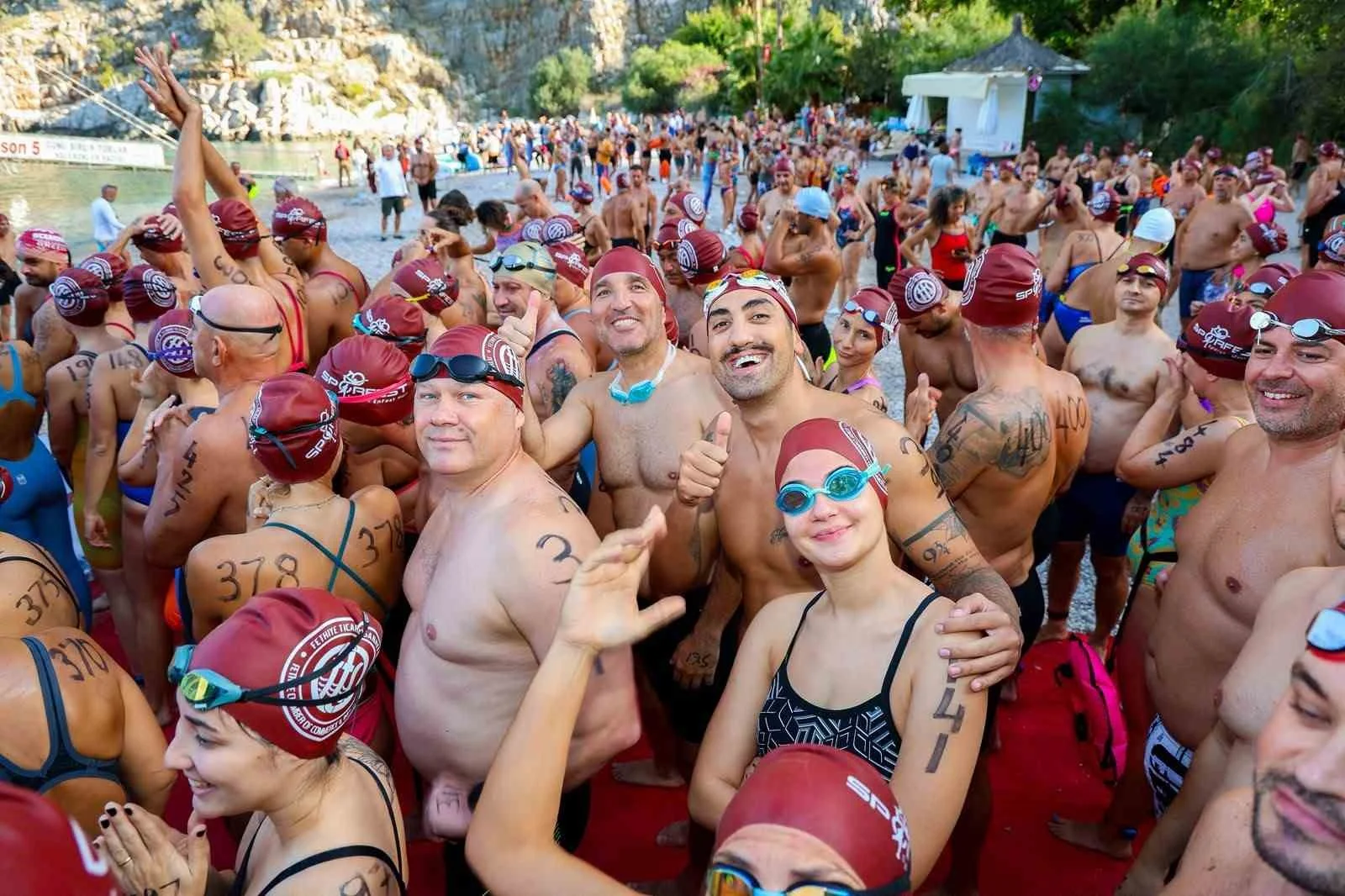 Fethiye’de bin 600 sporcu Ölüdeniz’e kulaç attı