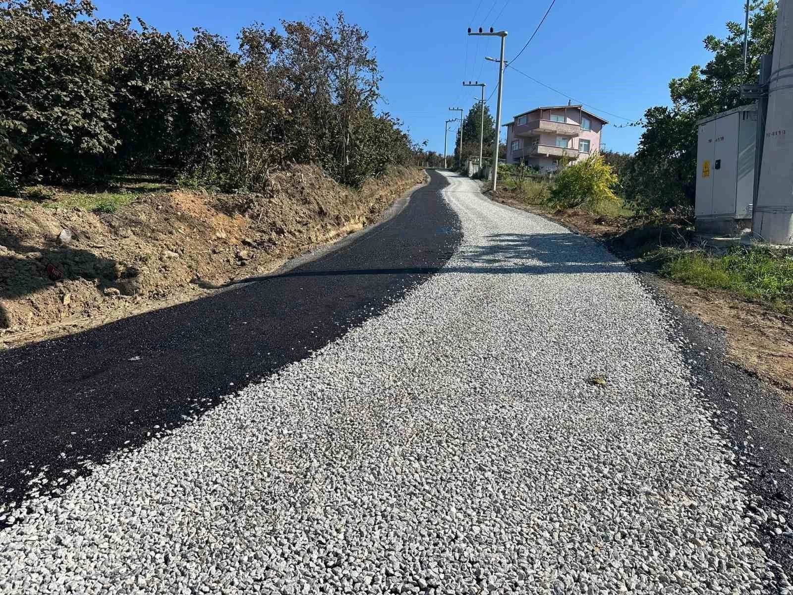 Göktepe köyünün yolu yenileniyor