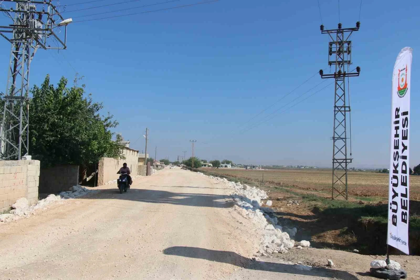 Harran’da yollar büyükşehir belediyesiyle yenileniyor