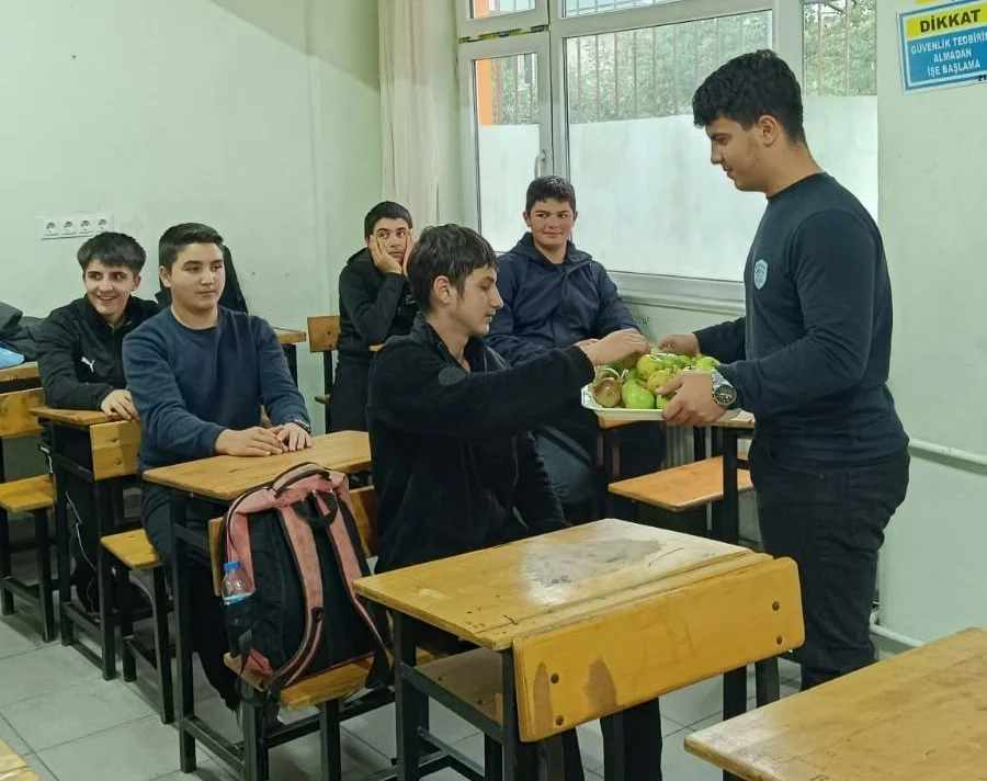 Öğrencilerden öğretmenlerine "sağlıklı nefes" ikramı