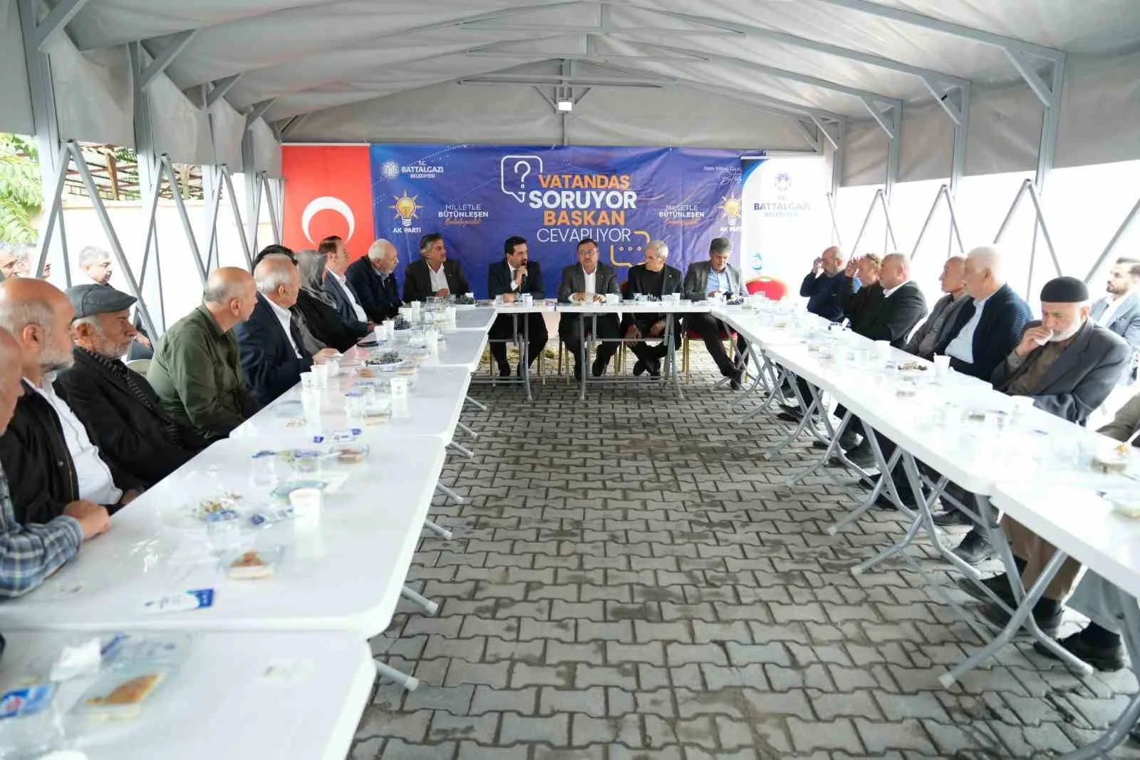 Başkan Taşkın, Nuriye Mahallesi’nde vatandaşların taleplerini dinledi