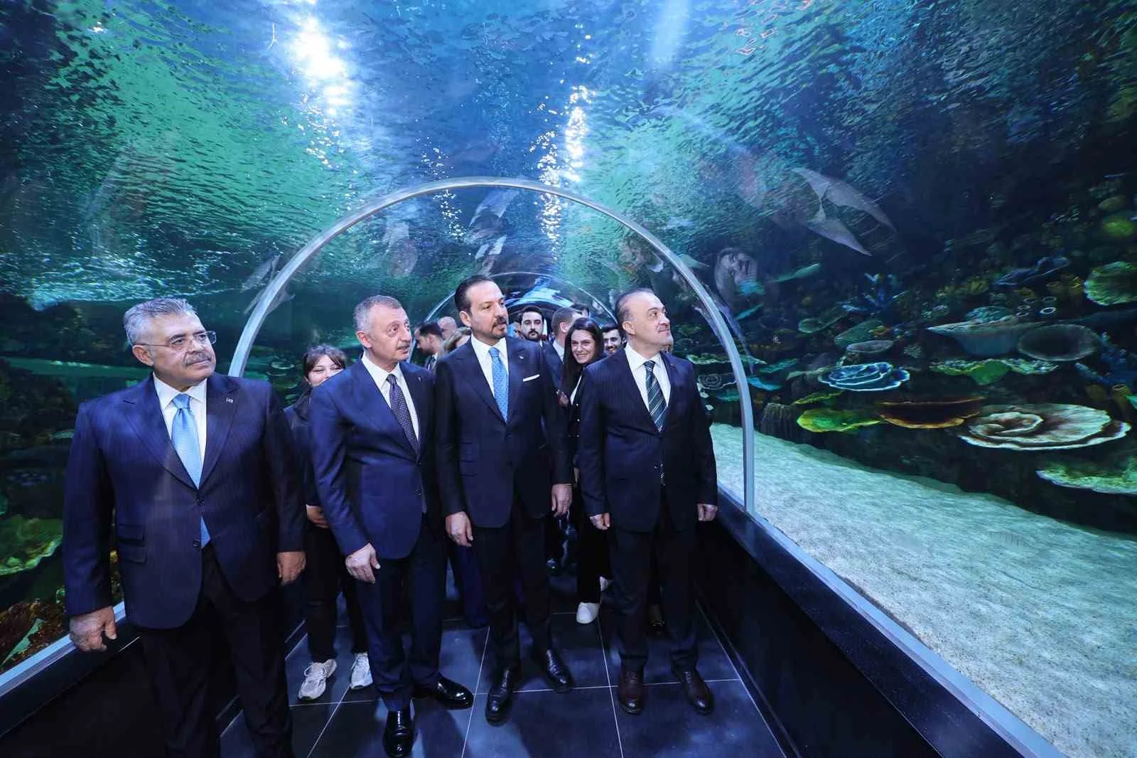 Zorlu’dan Büyükakın’a övgü: "Kendisi sadece hizmet üretmiyor, kavram da üretiyor"