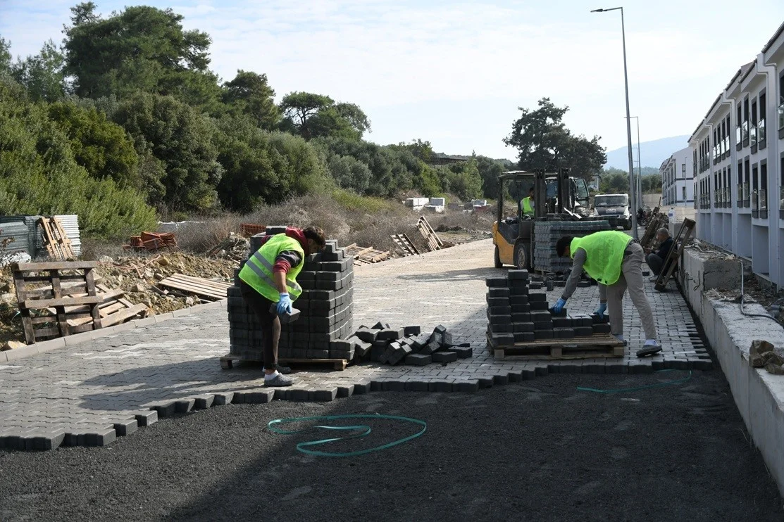 Kuşadası Caferli’de 25 bin metrekarelik yol çalışması başladı