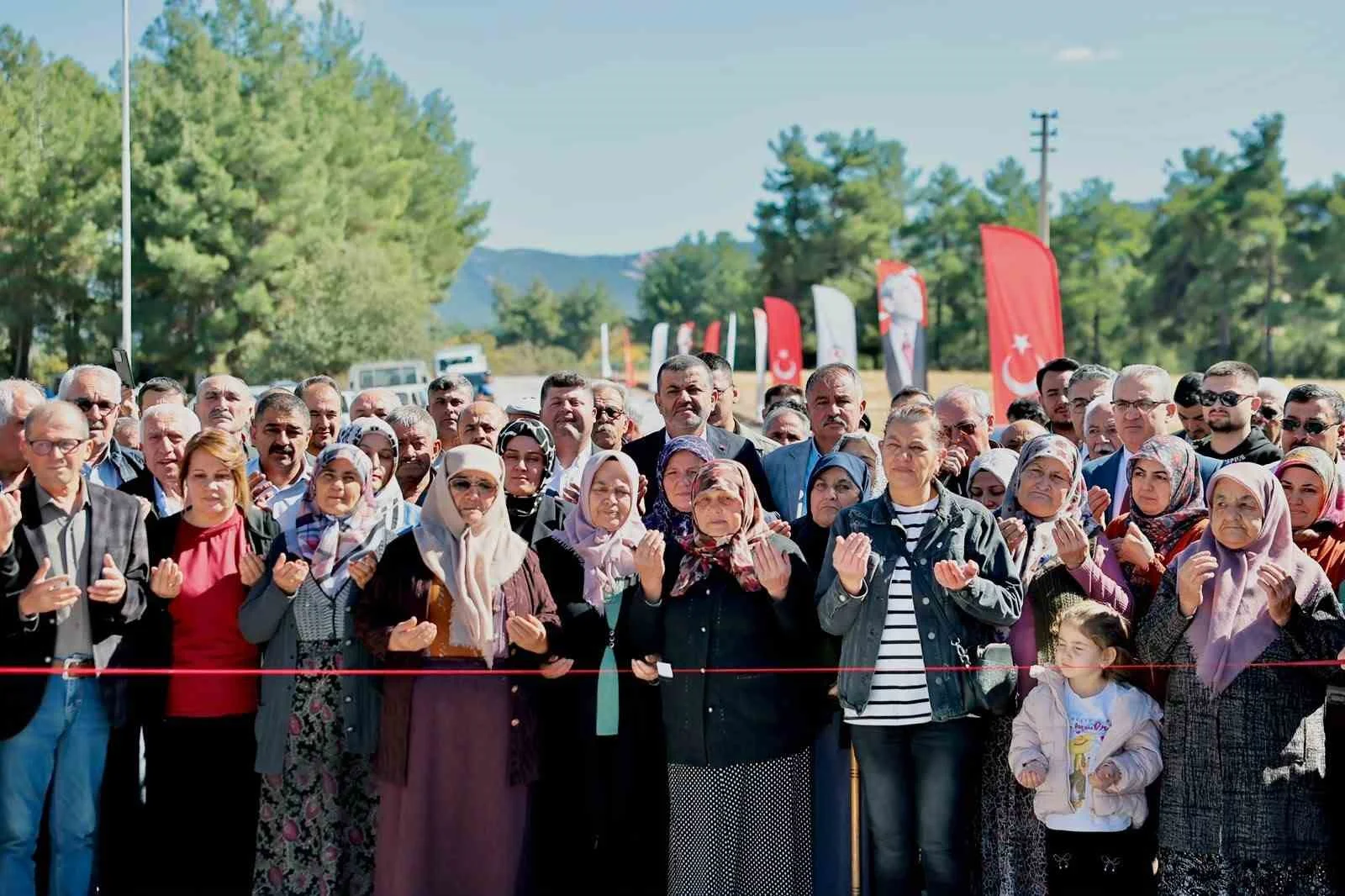 Gülbağlık yolu ulaşıma açıldı, Çamlarca’da gönüller birleşti