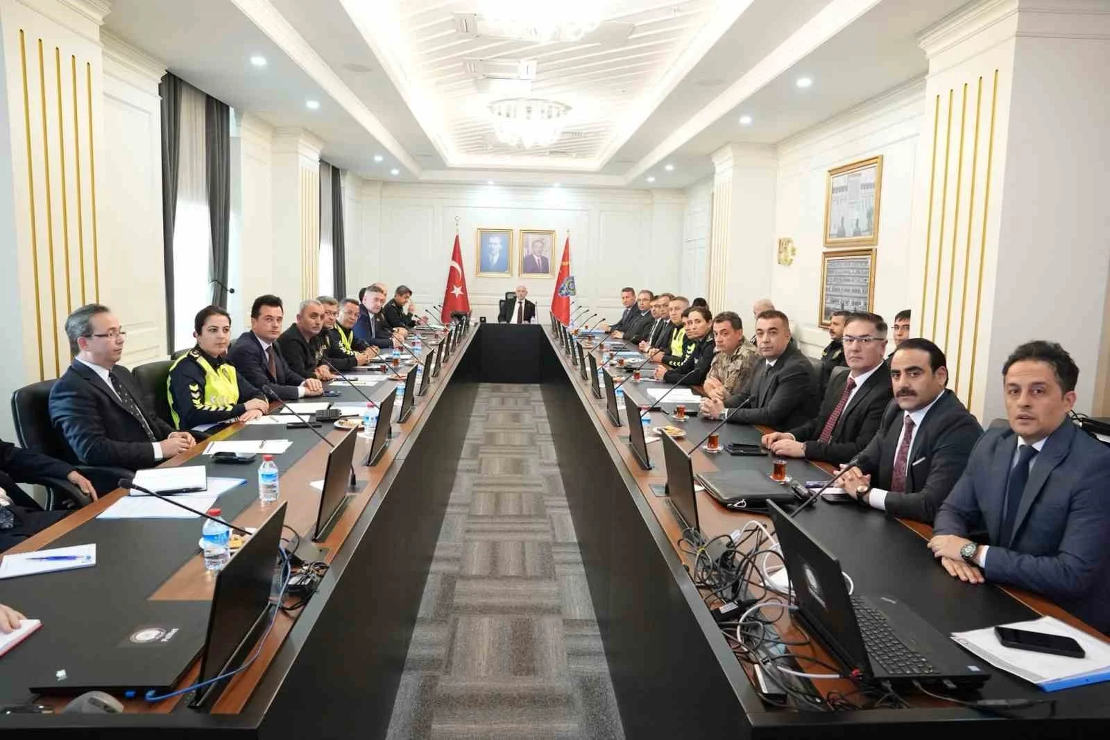 Ankara Emniyet Müdürlüğü, Cumhuriyet Bayramı ve Türk Devletleri Teşkilatı Zirvesi için güvenlik toplantısı gerçekleştirdi