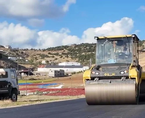 Kilis’te köy yollarında asfalt ve genişletme çalışmaları sürüyor