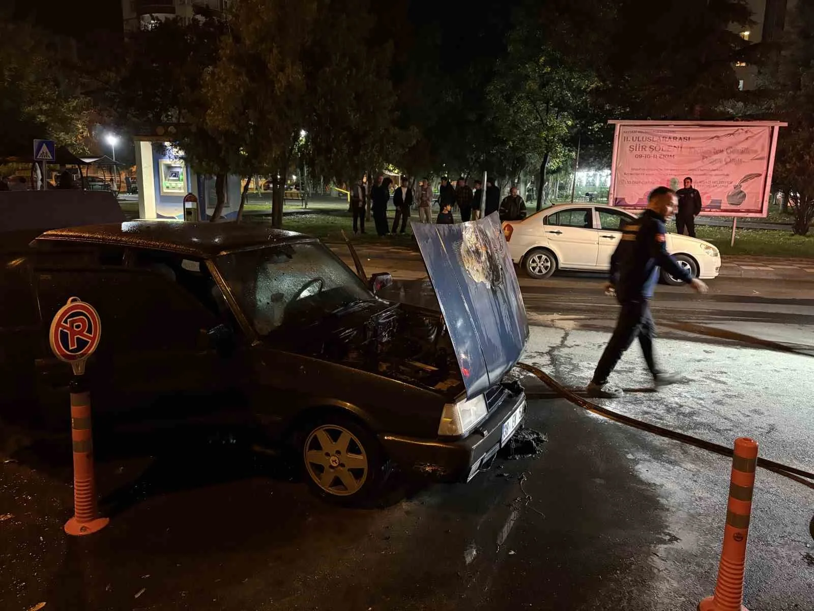 Kayseri’de seyir halindeki otomobil alev aldı