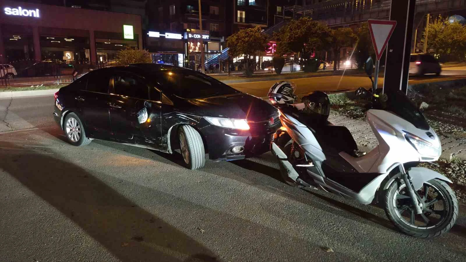 Otomobil ile motosiklet çarpıştı: 1 yaralı