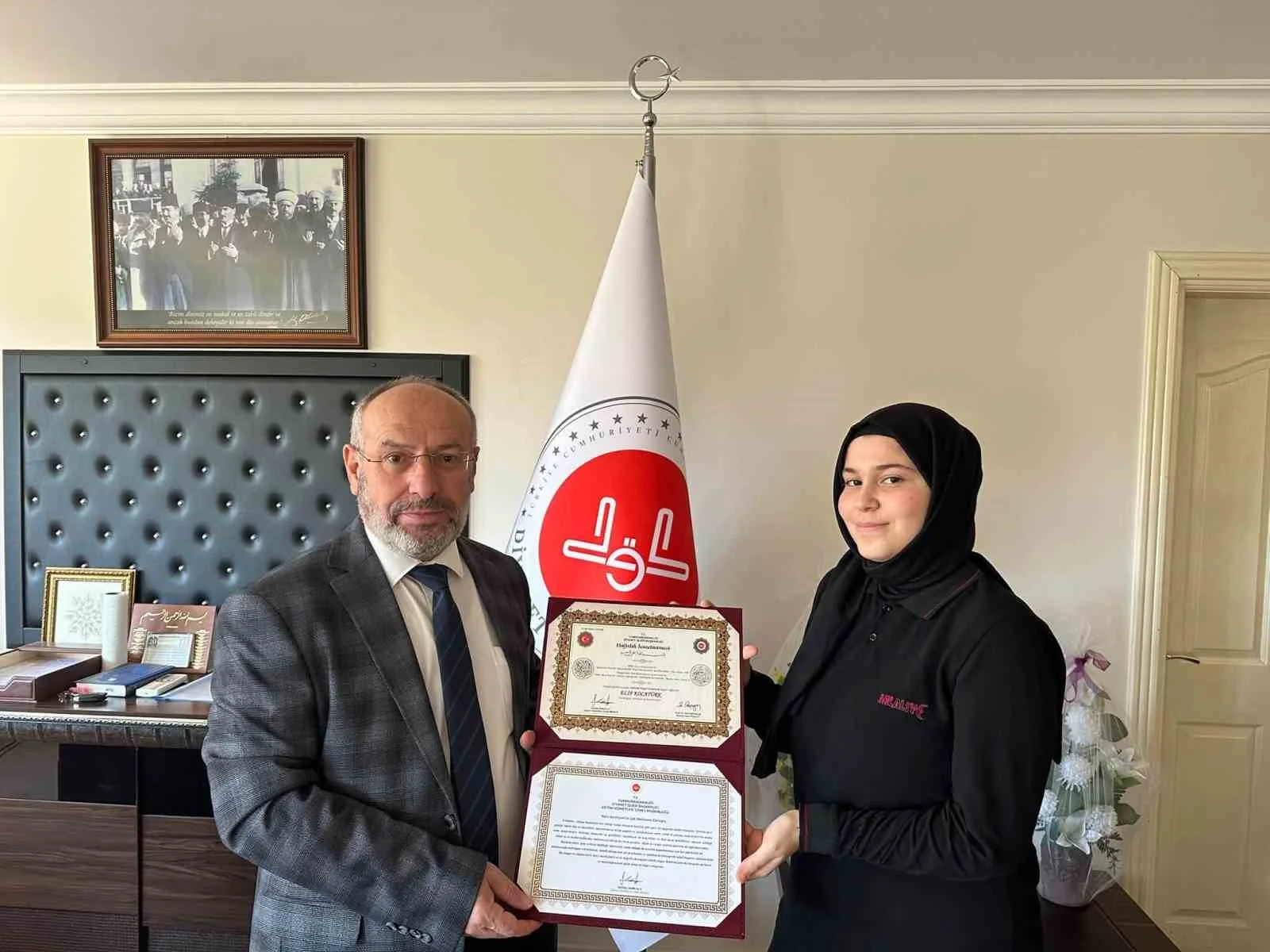 Salihli’de hafızlar belgelerine kavuştu