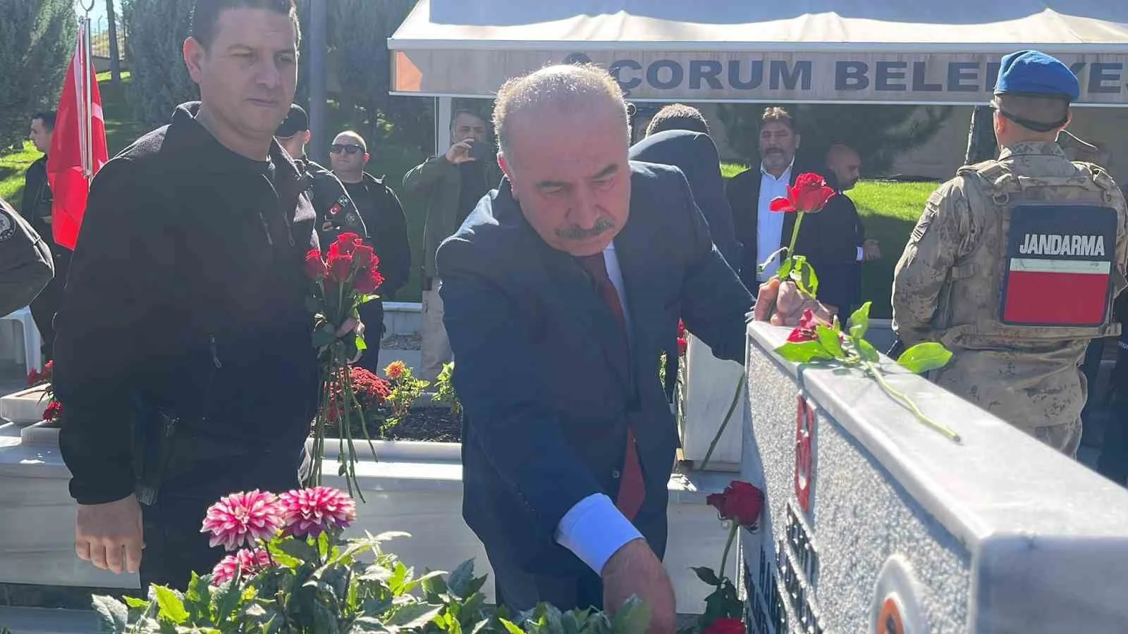 Çorum’da şehitler kabirleri başında dualarla anıldı