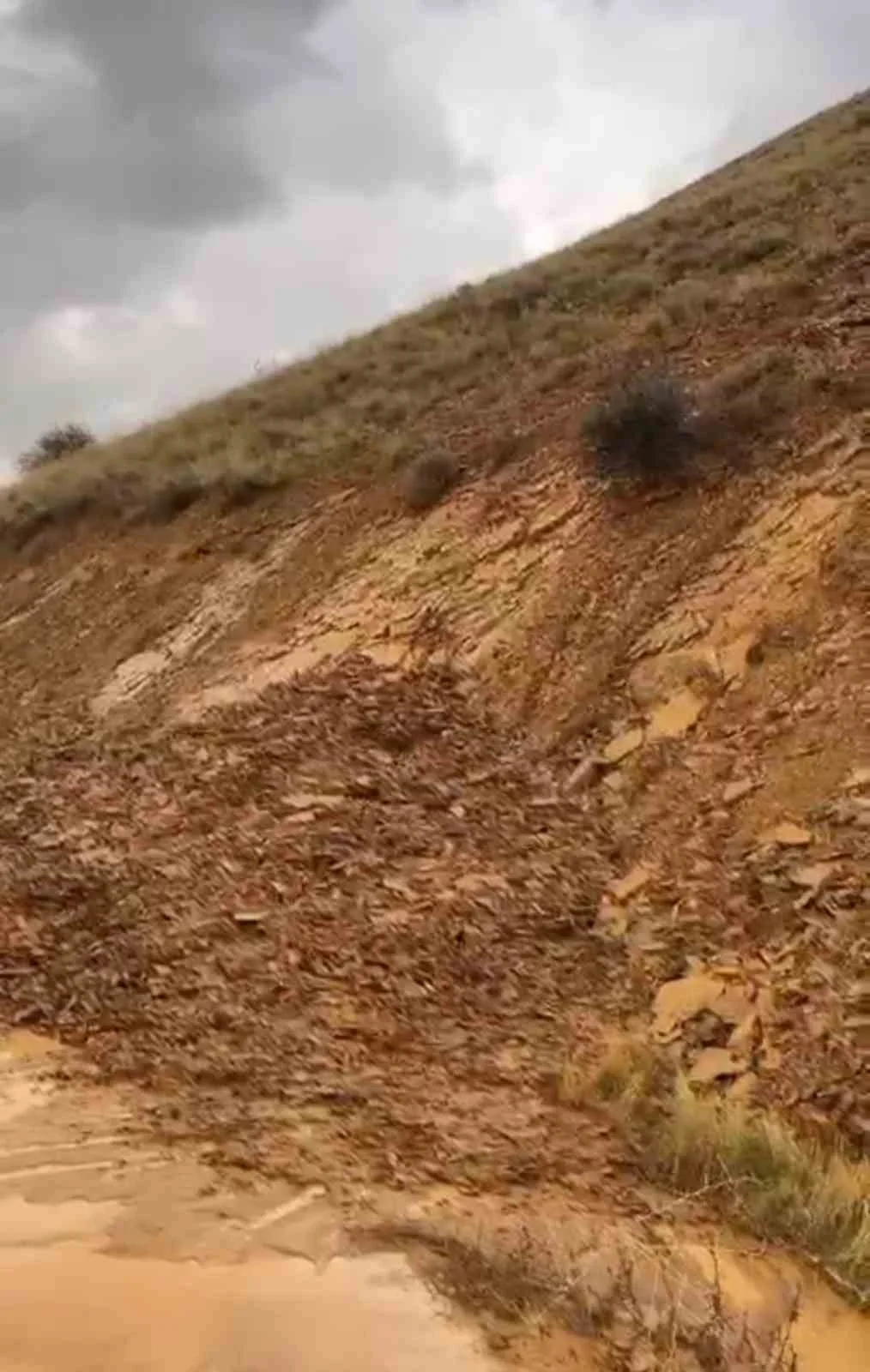 Elazığ’da yağışla birlikte toprak kayması meydana geldi