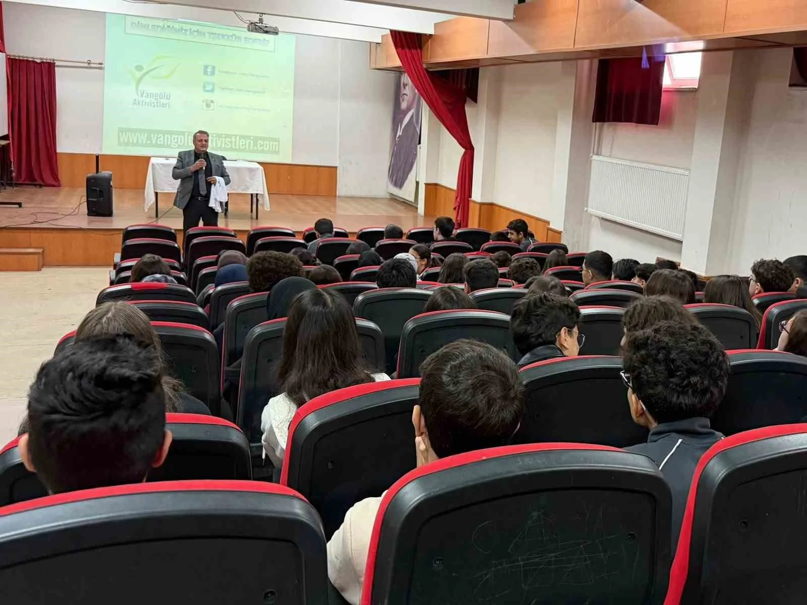 Van Gölü’nün korunması okul sıralarına taşındı