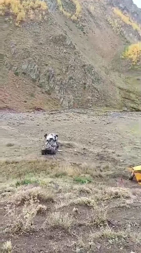 Erzurum’da Palandöken geçidinde tır uçuruma yuvarlandı