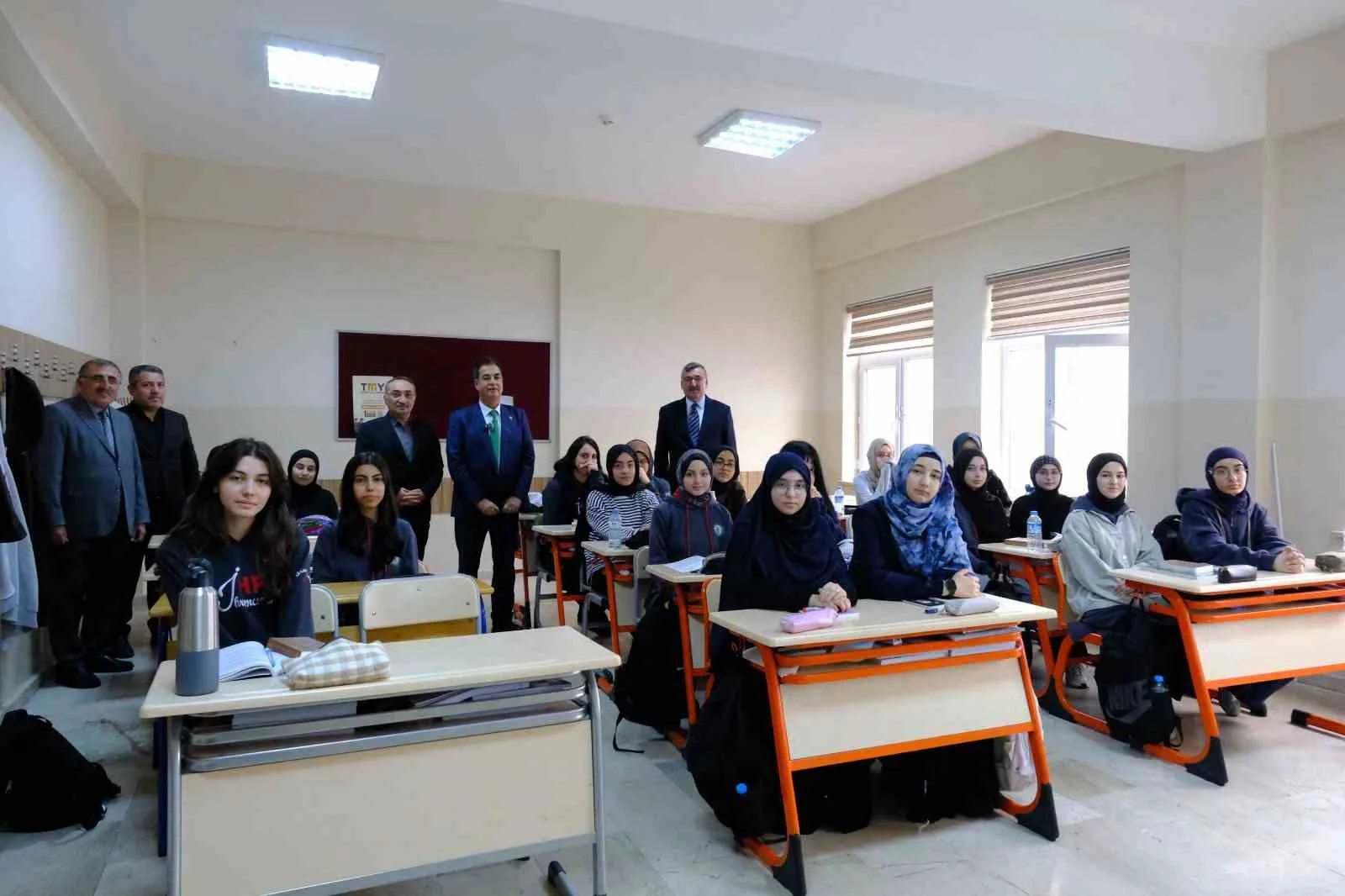 Mezun olduğu okula yıllar sonra rektör olarak döndü
