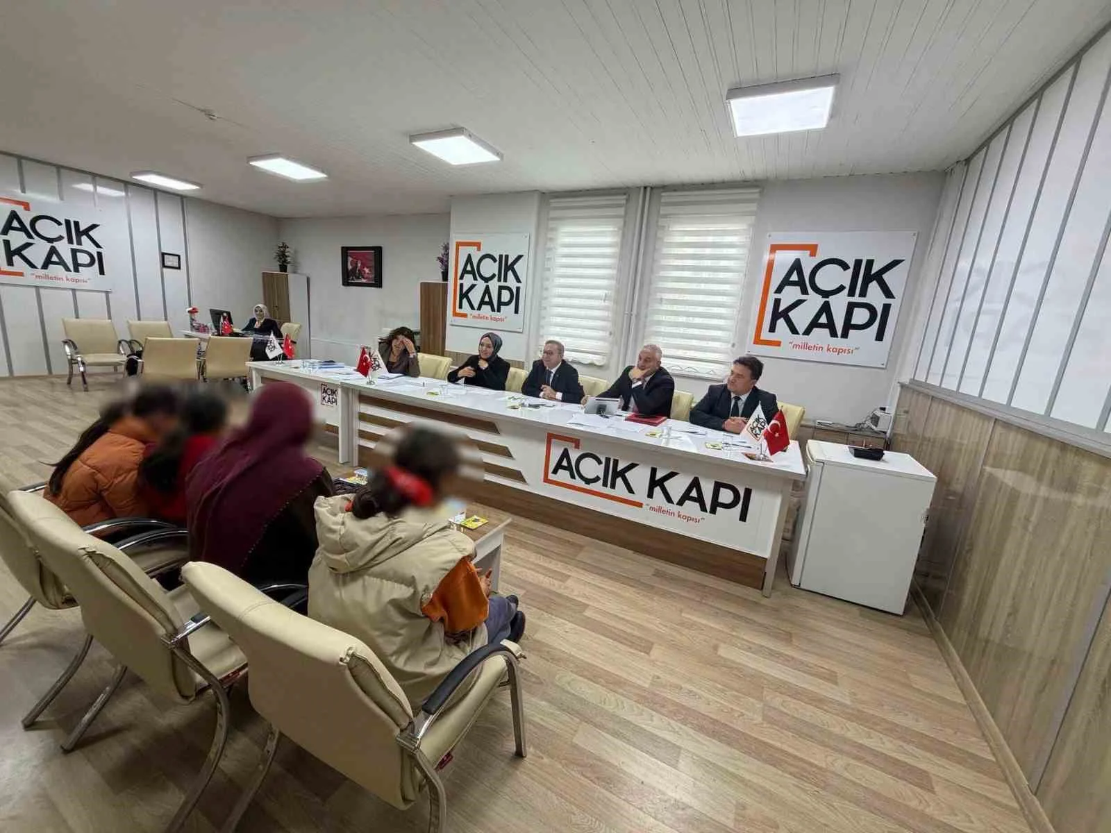 Kars Valisi Ziya Polat vatandaşların taleplerini dinledi
