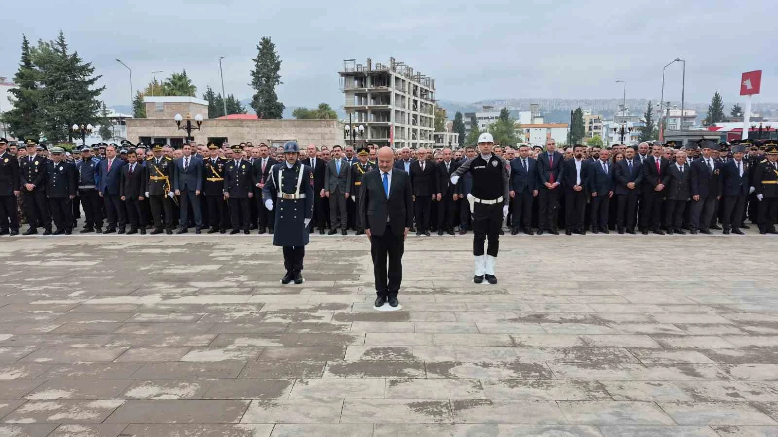 Adıyaman’da Atatürk Anıtı’na çelenk sunuldu