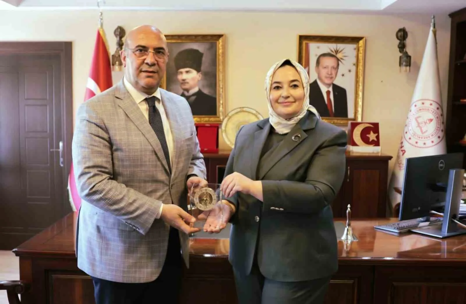 AOSB Kadın Sanayiciler Platformu gençlerin geleceği için toplandı