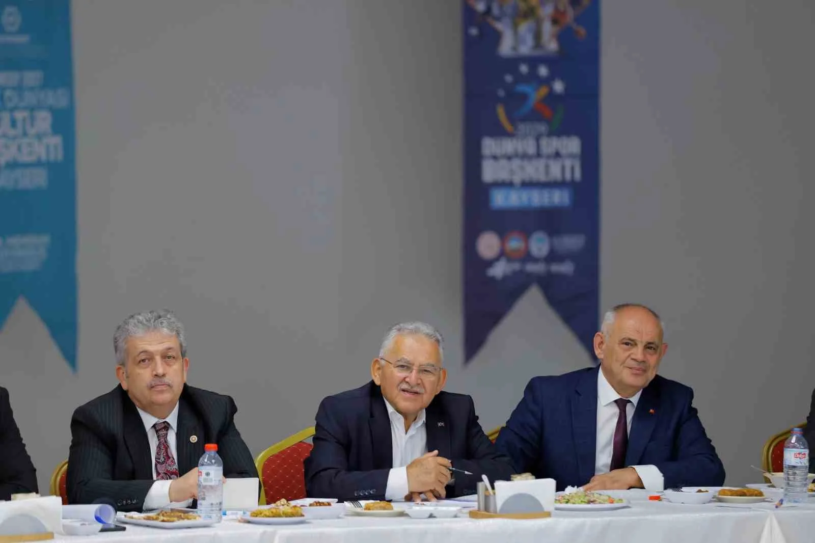 Başkan Büyükkılıç, Yahyalı’da muhtarlarla bir araya geldi