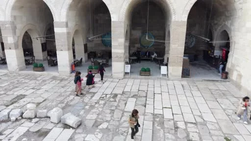 800 yıllık kervansaray yerli ve yabancı turistlerin ilgi odağı