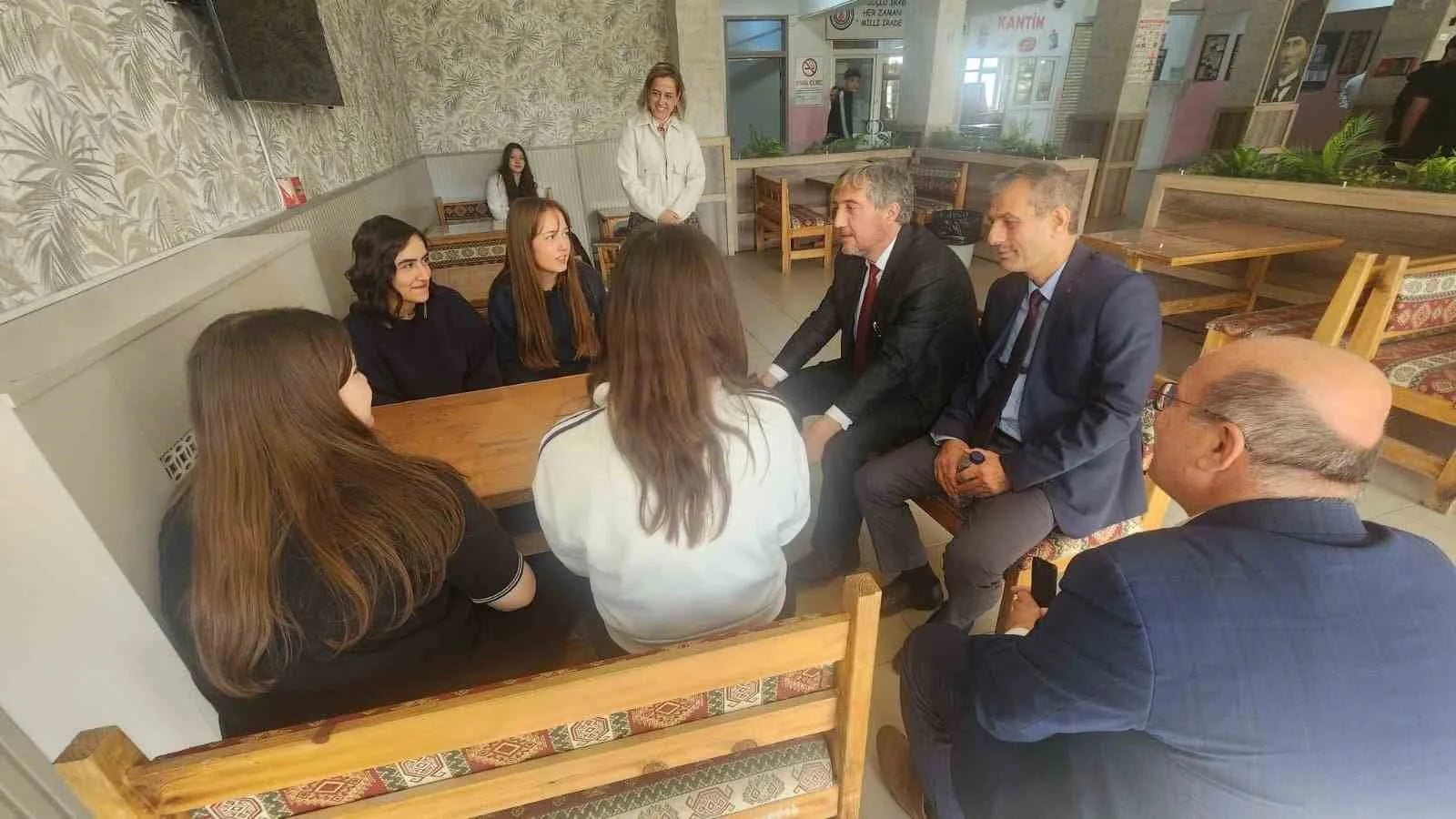 Müdür Yılmaz’dan öğrencilere "akımlara kapılmayın" uyarısı