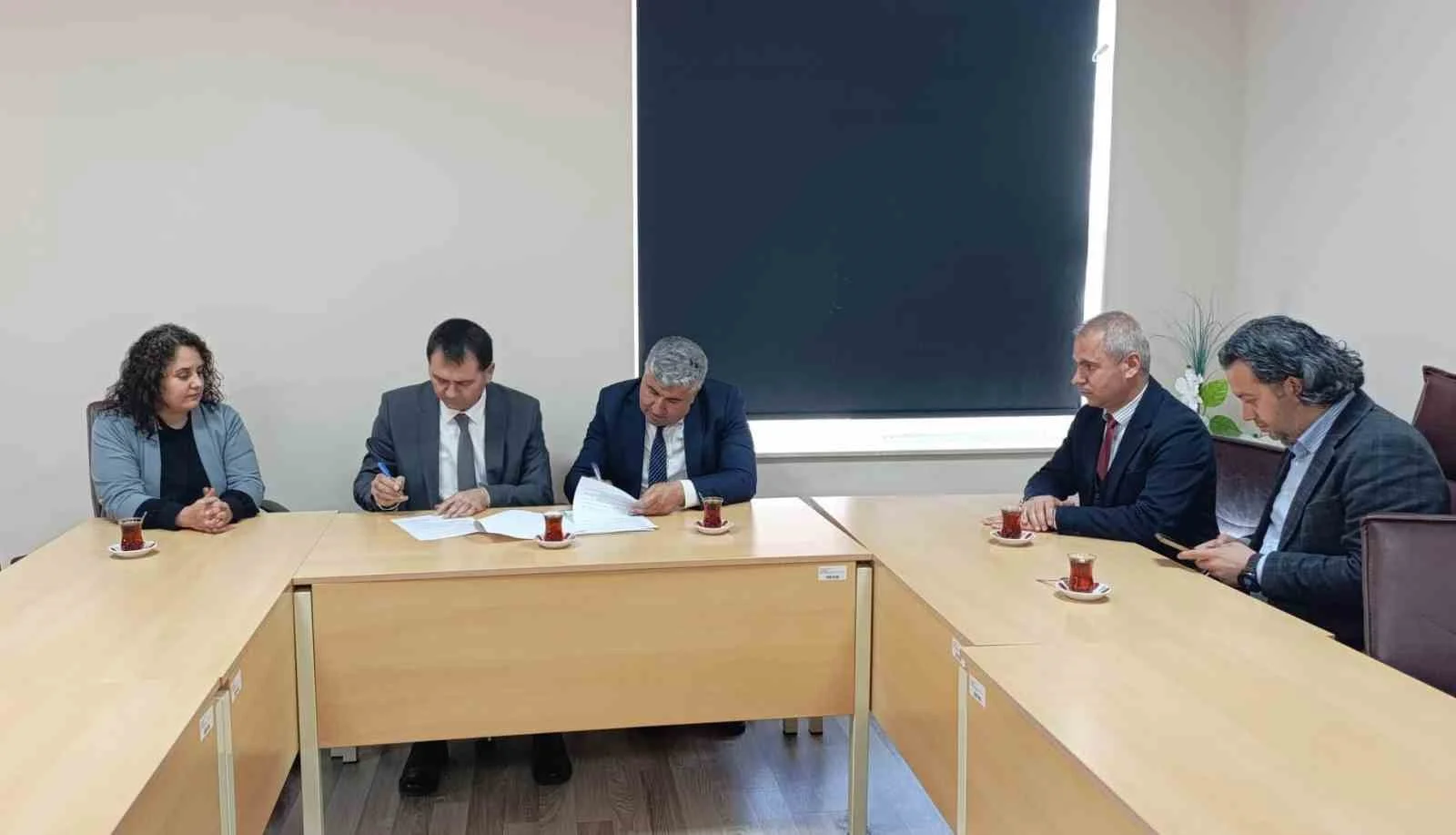 BEÜ ile Güroymak İlçe Milli Eğitim Müdürlüğü arasında iş birliği protokolü imzalandı