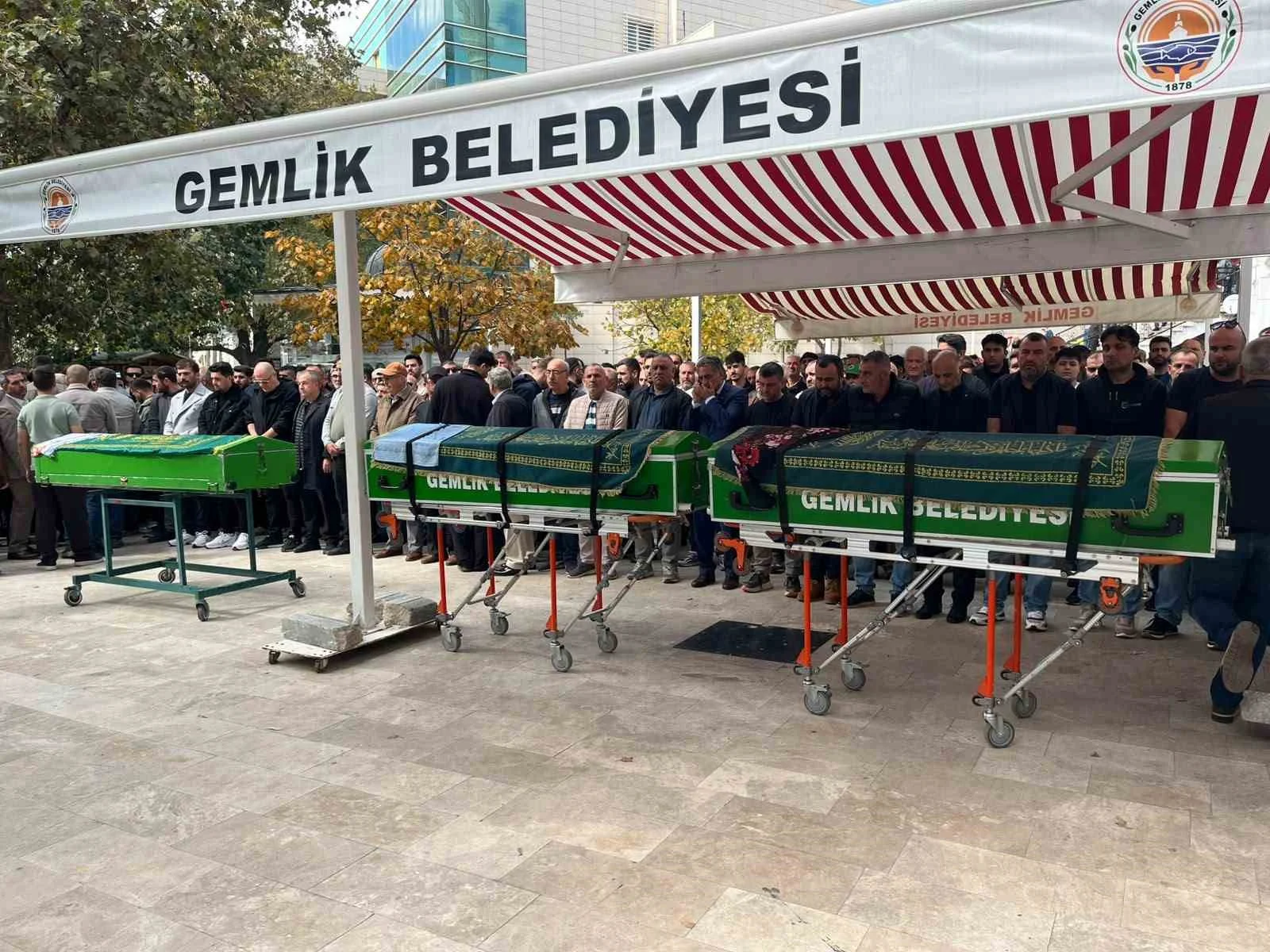 Gemlik’te cinayet kurbanı çift toprağa verildi