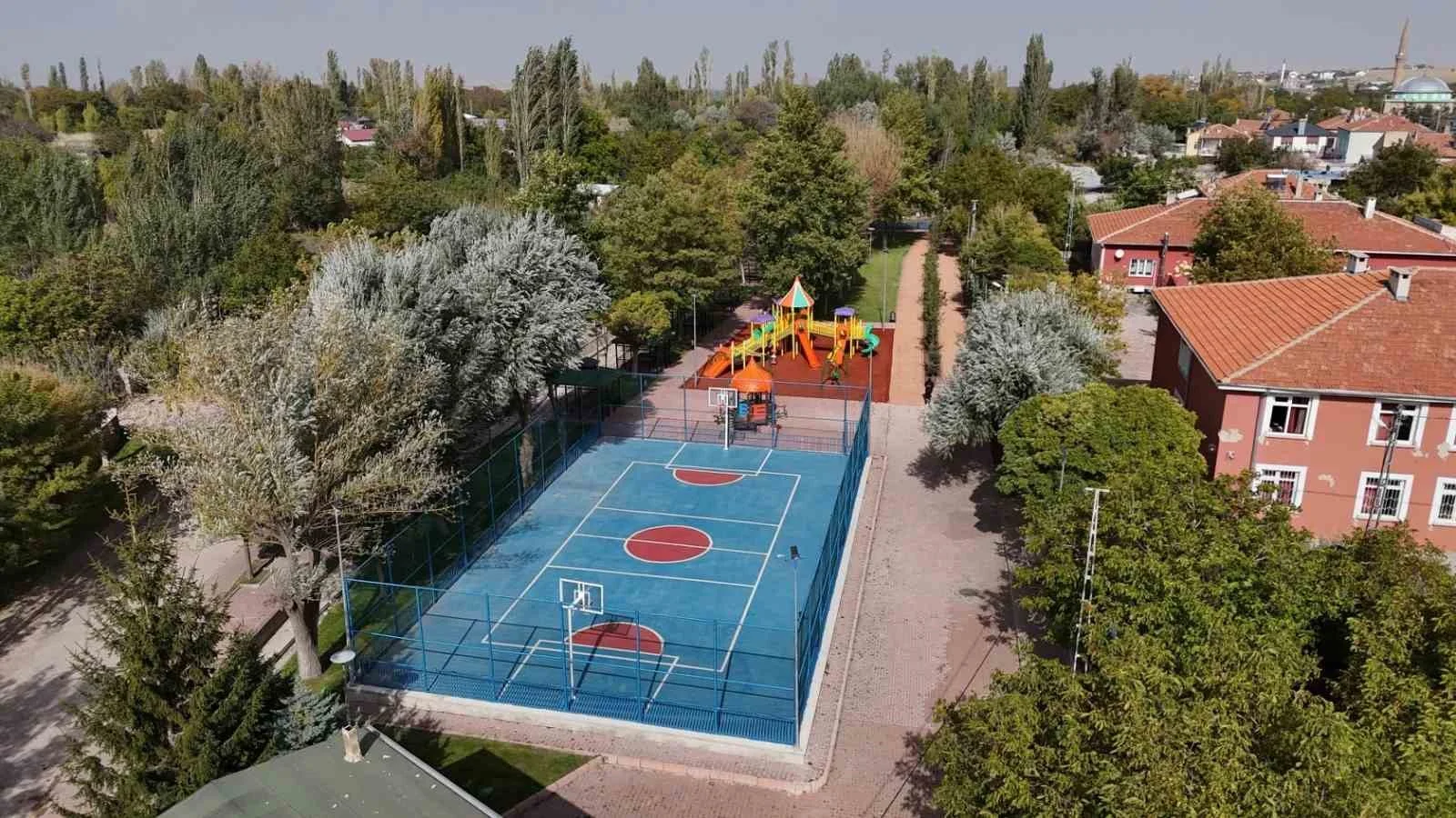 Gürpınar mahallesinde yenilenen Deringöz Parkı ve yüzme havuzu tanıtılacak