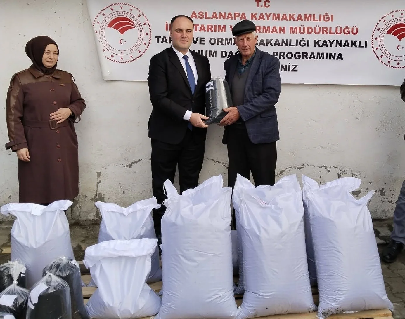 Aslanapa’da 8 üreticiye yüzde 50 hibeli çörekotu tohumu desteği